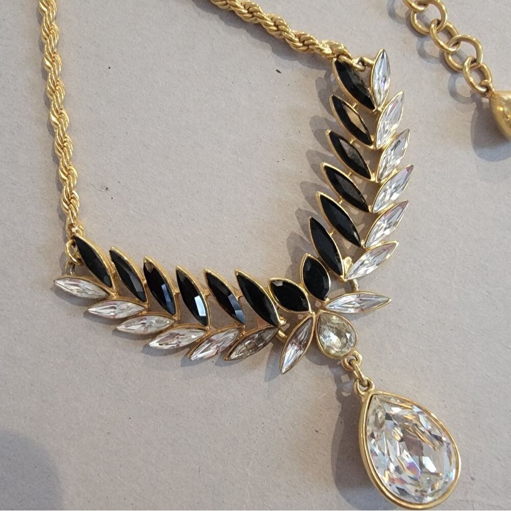 #90s #Statement Rhinestone Black Stones Gold Tone Necklace w Pear Shaped Pendant